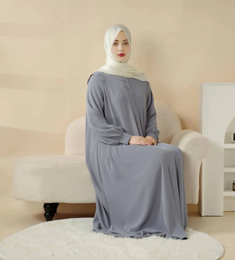 عباية كلاسيك بألوان عصرية – لمسة أنوثة وأناقة يومية